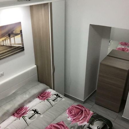 Alloggio Tulipano Apartment Acerra Bagian luar foto