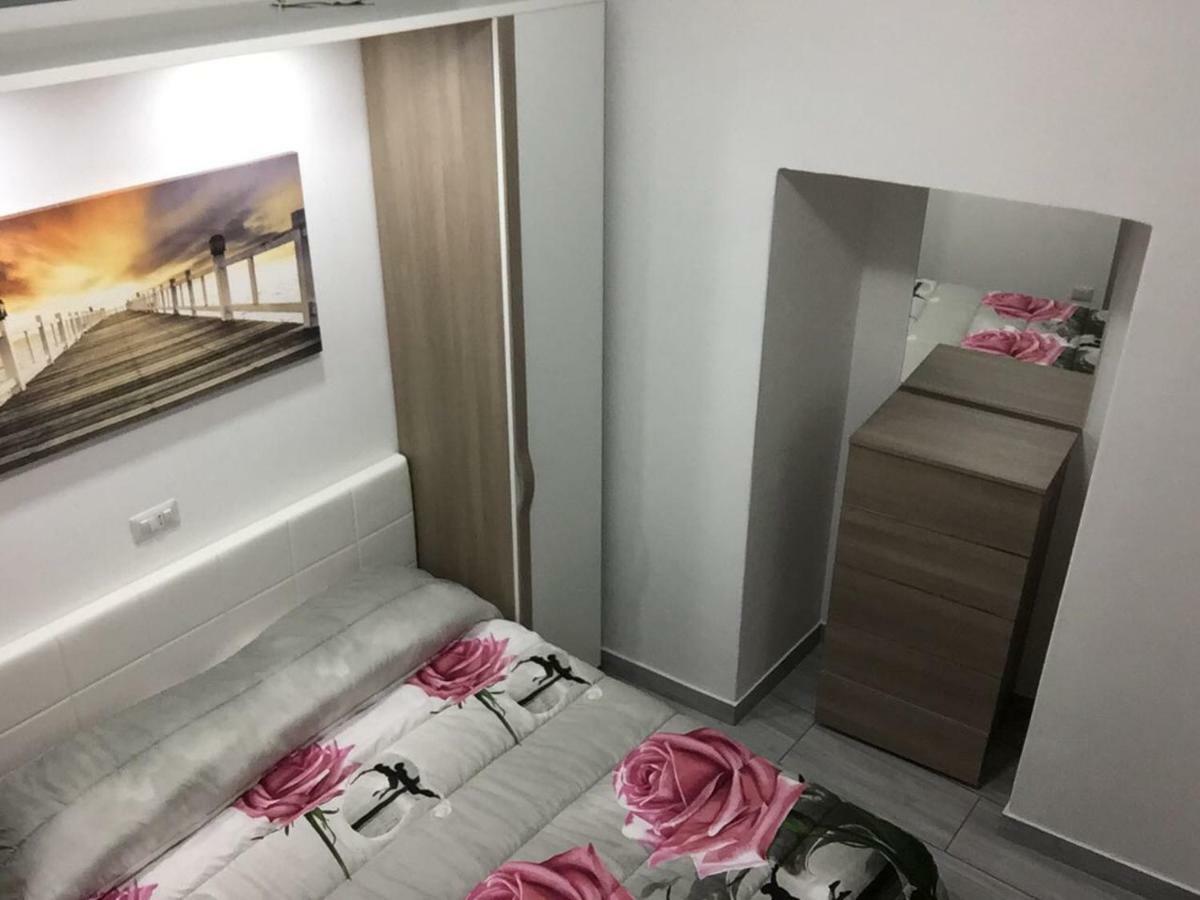 Alloggio Tulipano Apartment Acerra Bagian luar foto